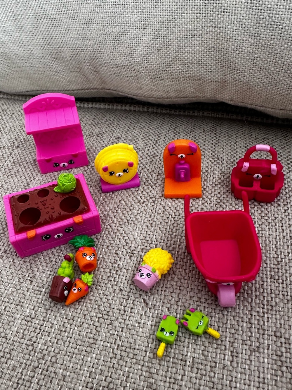 Shopkins Happy Places Puppy Patio Set